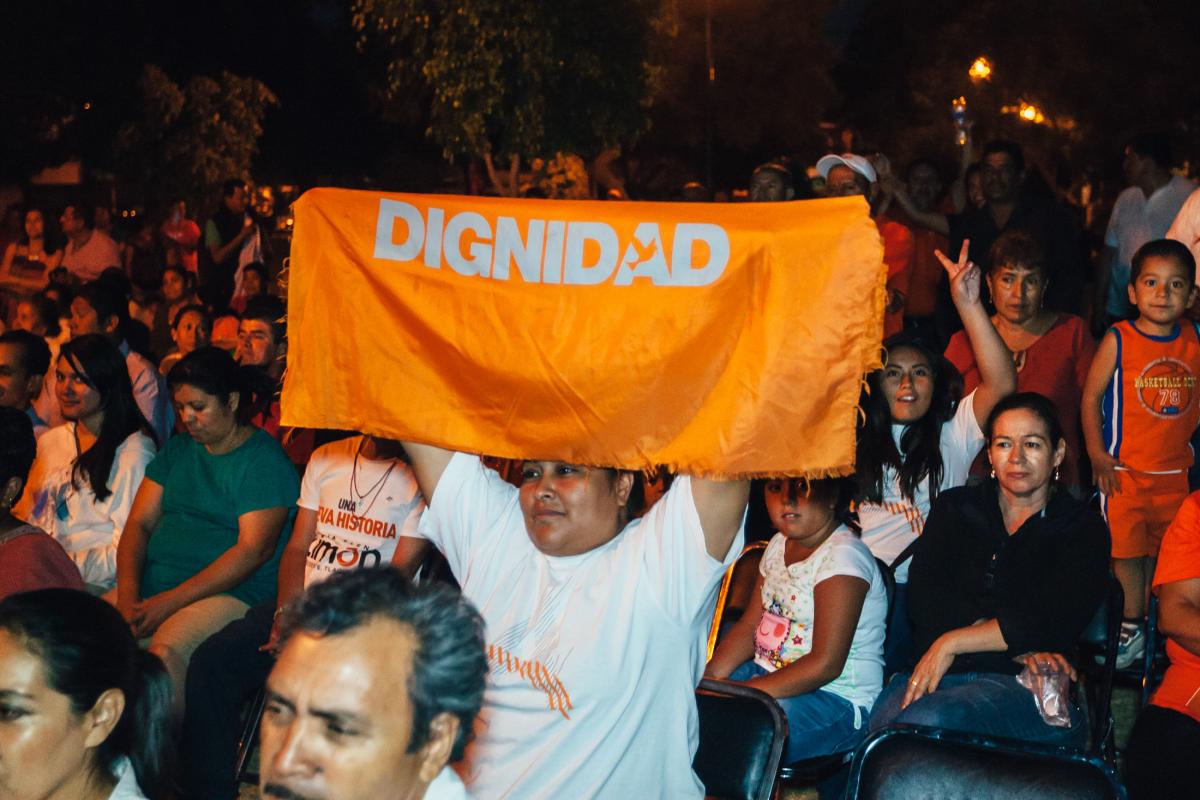 Ciudadana tapatía bandera dignidad